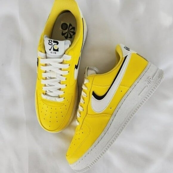 * 7 MEN\'S Nike Air Force 1 07 LV8 YELLOW / WHITE DO9786-700 SNEAKERS main image 6
